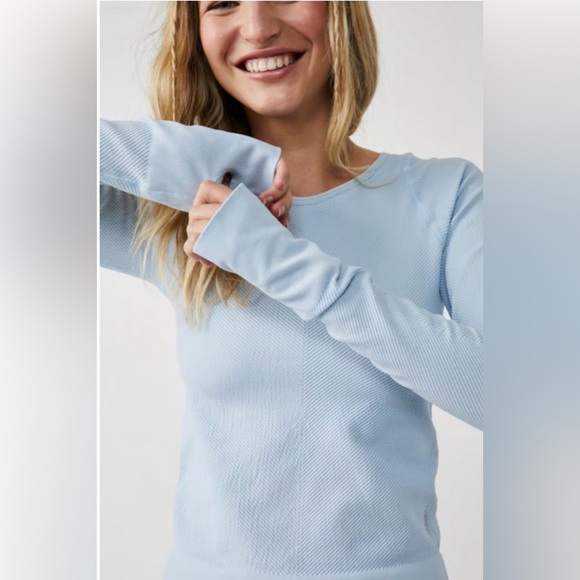 Free People Movement Easy Free Throw Layer Top Light Blue Size Medium/Large - Picture 3 of 9